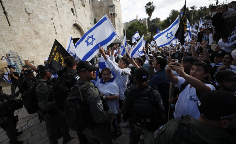 Los ultranacionalistas israelíes marchan para conmemorar la toma de Jerusalén Este en un día tenso