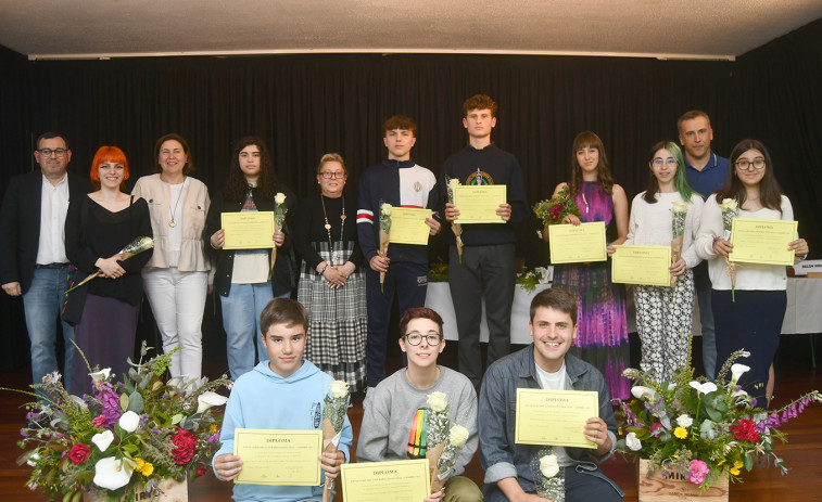 Cambre entrega los premios del Certamen Literario Xoán Díaz para jóvenes y escolares