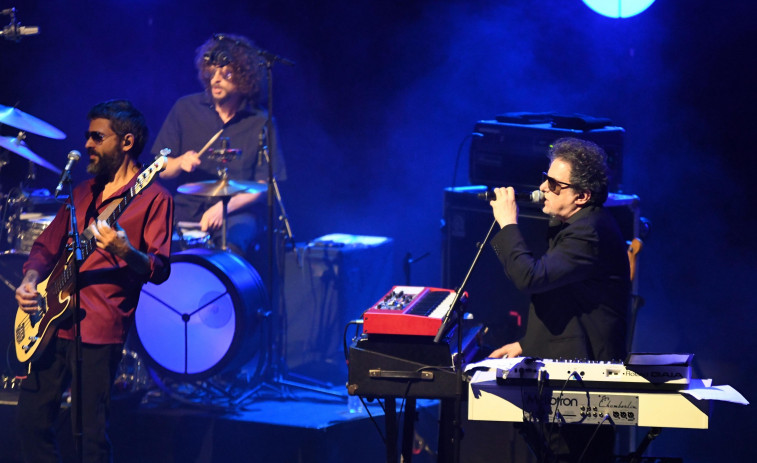 Calamaro pone en pie al público del Palacio de la Ópera con un repaso de sus grandes éxitos