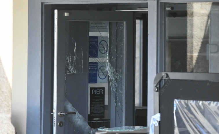 Hospitalizado un ladrón tras herirse al robar un local de La Marina 