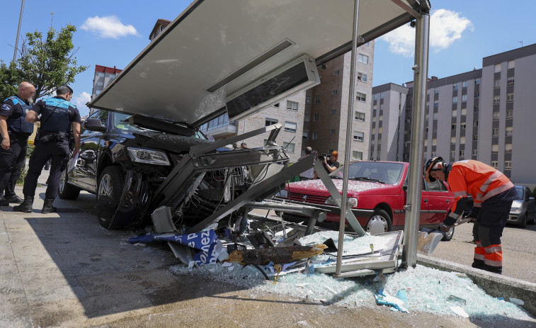 Tres personas atropelladas en Vigo por un coche que se fue contra una marquesina