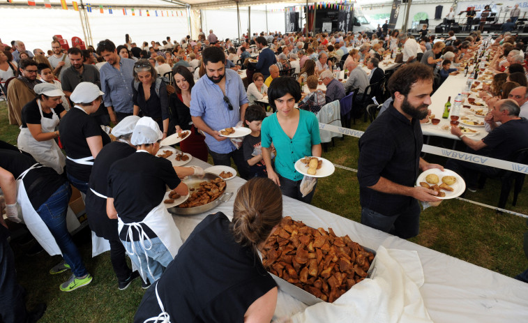 Feáns suspira por sus chicharrones mientras mira a las fiestas del 16 y 17 de julio