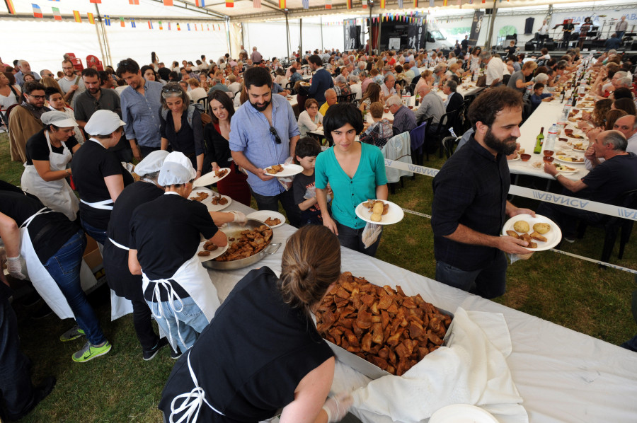 Feáns suspira por sus chicharrones mientras mira a las fiestas del 16 y 17 de julio