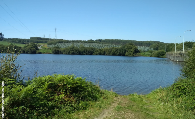 Rescatan de un embalse de Ordes el cadáver de un hombre que salió a pescar en la tarde del miércoles