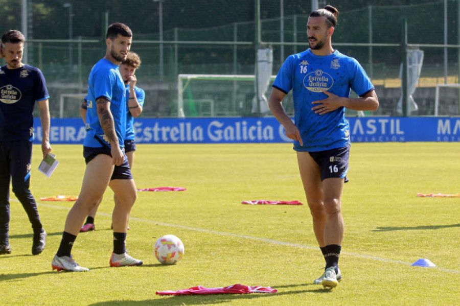 Pablo Martínez vuelve a entrenarse con sus compañeros en Abegondo