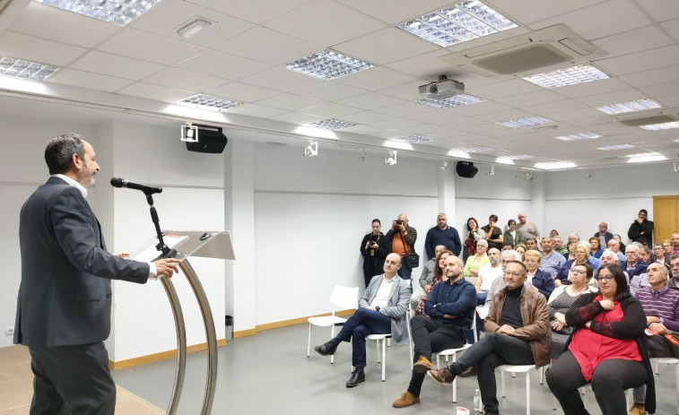 Besteiro apoya al carralés Pablo Couto en su intención de ampliar Os Capelos