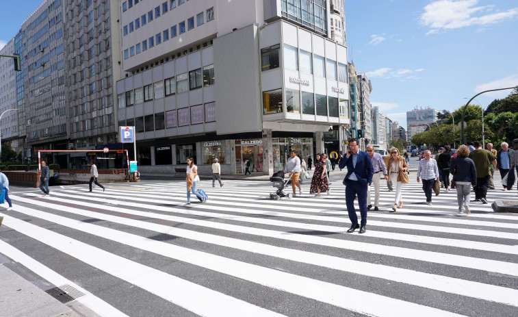 El paso de cebra más transitado de A Coruña es ahora el segundo más grande