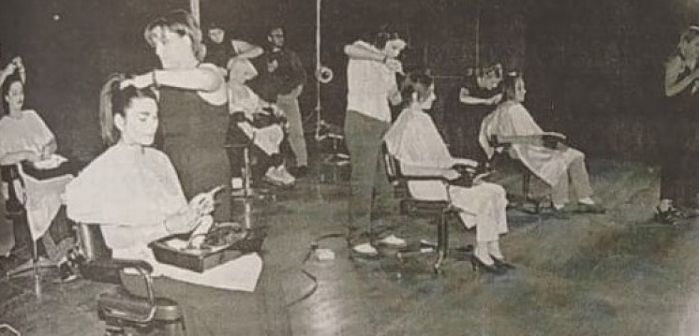 Hace 25 años: El Deportivo ficha a Irureta y desfile de alumnos de Peluquería y Estética del instituto de Someso