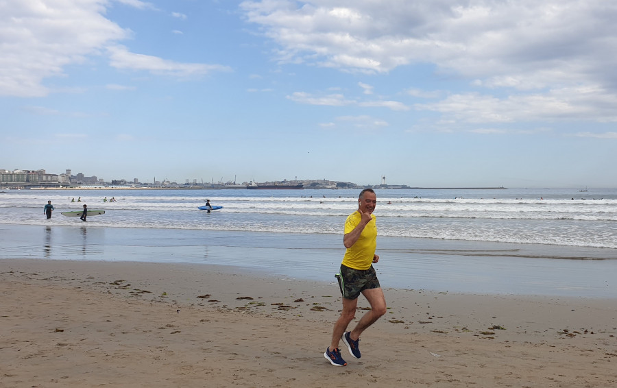 Chema Paz Gago dedica la jornada de reflexión a correr por la playa