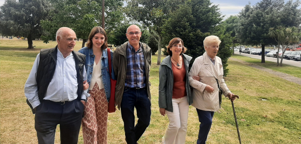 Jorquera pasea con su familia por el parque de Eirís