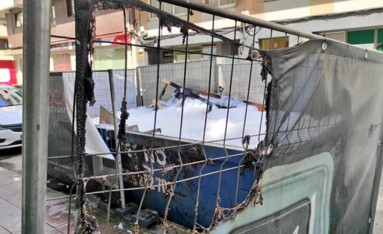 Arde un contenedor de obra en Os Mallos