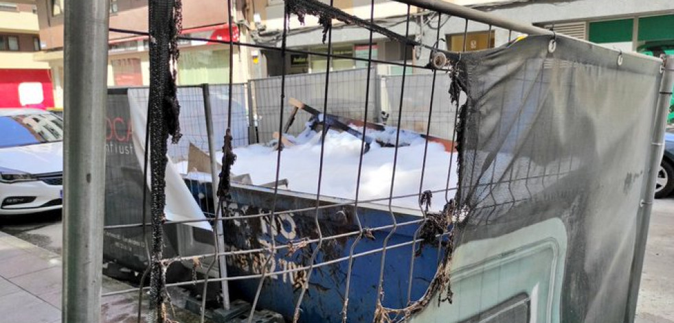 Arde un contenedor de obra en Os Mallos