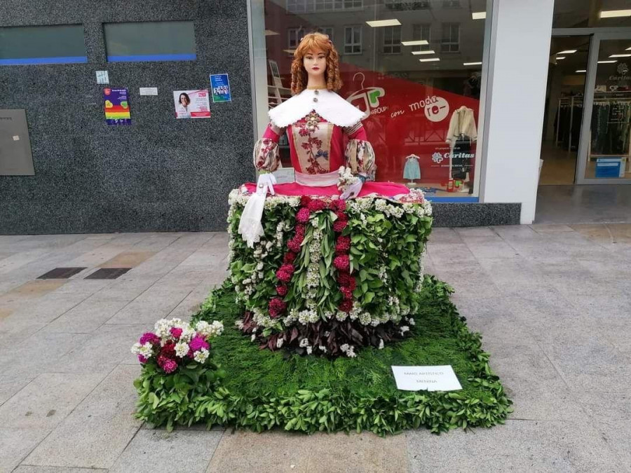 La Festa das Flores de Arteixo,  entre el credo, la música y ‘Os Maios’