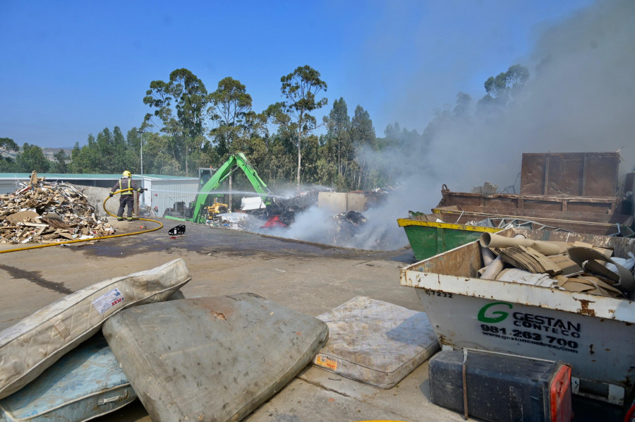 Declarado un incendio en la planta de tratamiento de Gestán en Arteixo