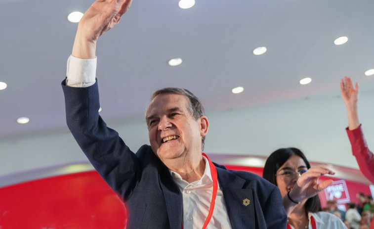 Abel Caballero revalida su mayoría absoluta en Vigo, aunque pierde un concejal