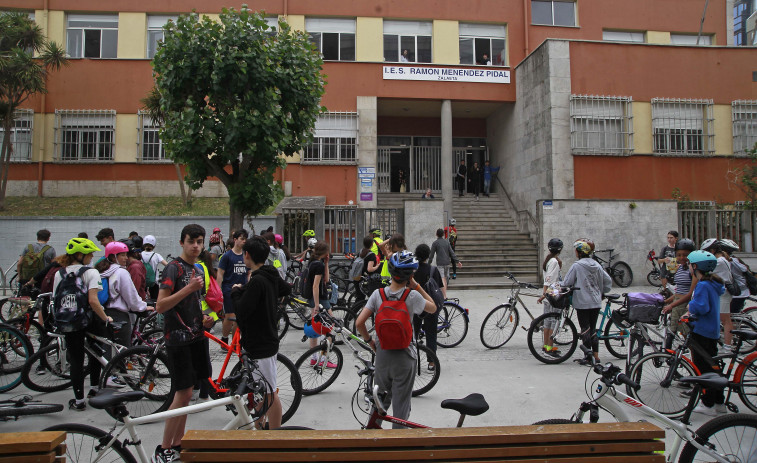 Reportaje | Cambiar los libros por bicicletas para promover la movilidad sostenible
