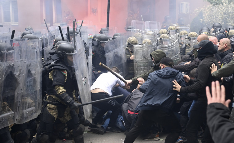 Al menos 75 heridos en graves choques en Kosovo entre manifestantes serbios y fuerzas OTAN