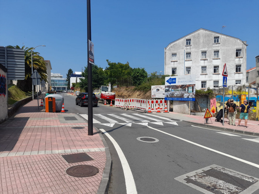 Las obras de reforma del centro del casco urbano de Santa Cruz obligan a reducir las zonas de aparcamiento