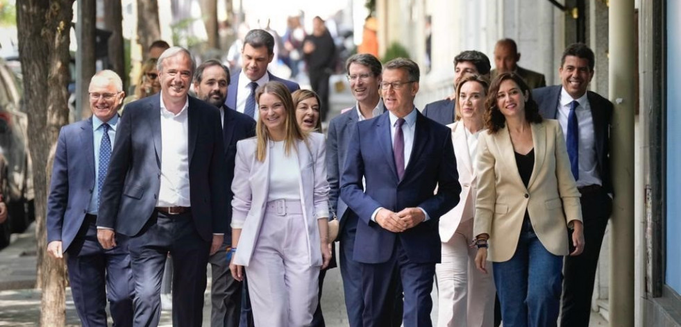 Feijóo da libertad a sus barones, que podrían ir a las investiduras sin Vox
