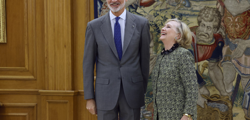 Felipe VI se reúne con Hillary Clinton en la Zarzuela