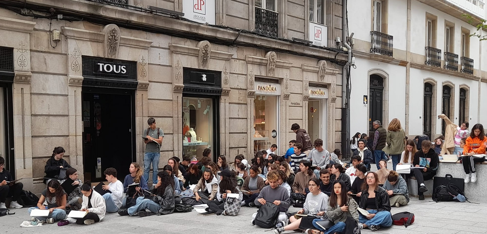 Alumnos de Arquitectura de la UDC dibujan la nueva calle Compostela de A Coruña