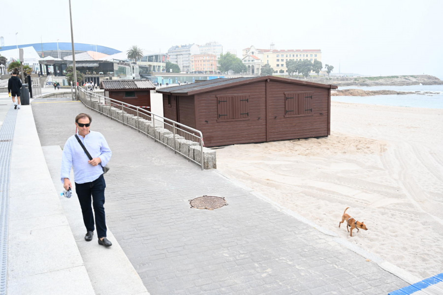 Más de 50 socorristas vigilarán este verano las playas coruñesas