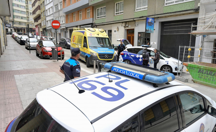 La Policía Local interviene en un altercado en Os Mallos con un hombre fuera de sí