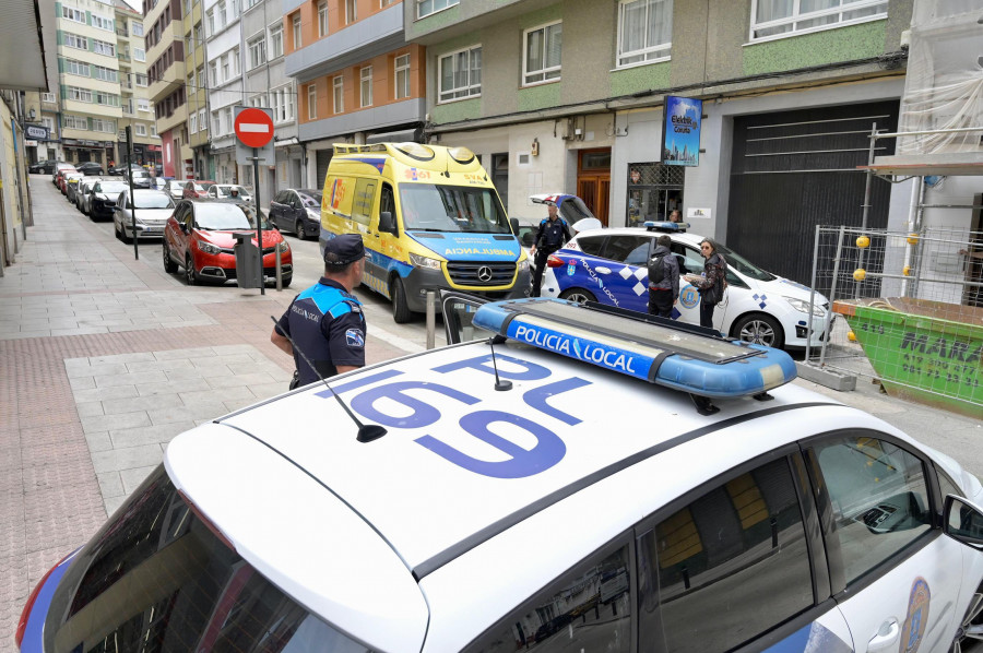 La Policía Local interviene en un altercado en Os Mallos con un hombre fuera de sí