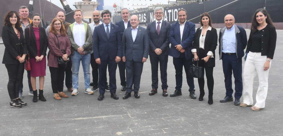 La Cámara de Comercio de Zamora conoce el potencial logístico del Puerto Exterior de A Coruña