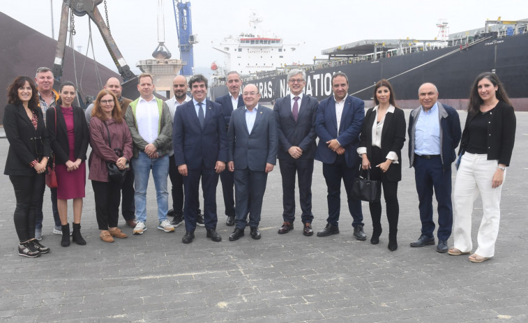 La Cámara de Comercio de Zamora conoce el potencial logístico del Puerto Exterior de A Coruña