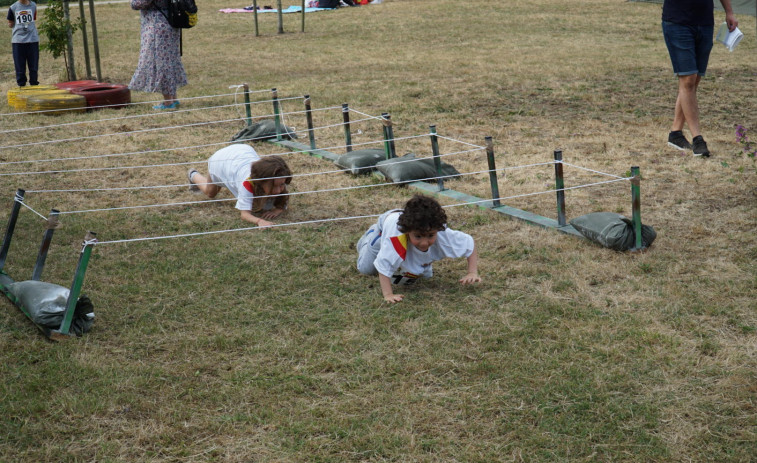 Más de cien niños participan en la carrera de orientación del parque de Bens