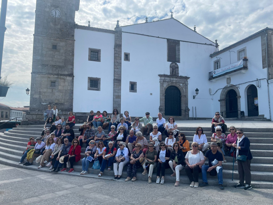 Los clubes de lectura de Culleredo recorren los escenarios de “Virtudes (e misterios)” en Betanzos