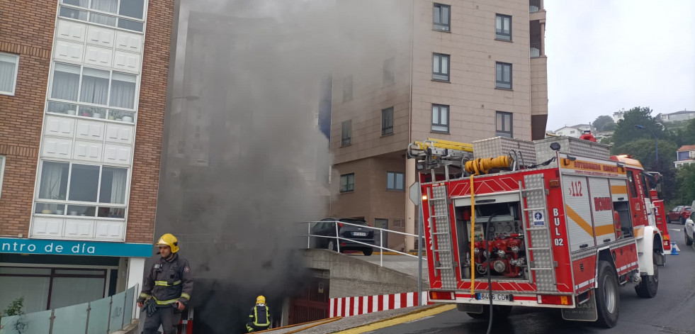 Un incendio obliga a evacuar a los vecinos de un edificio de Culleredo