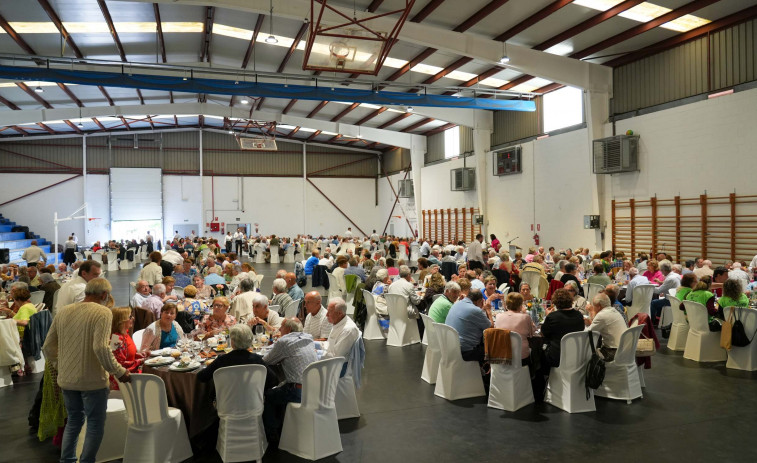 Cerca de 400 personas participan en el Encontro dos Nosos Maiores de Bergondo