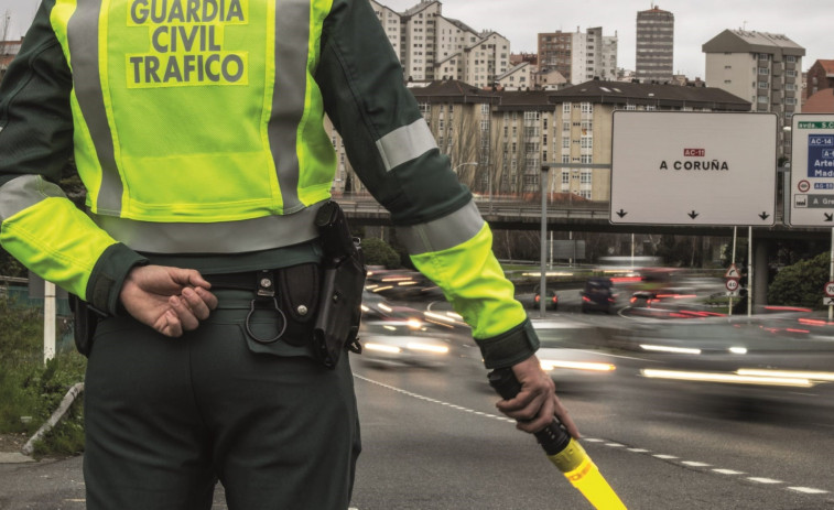 Salen ilesos los viajeros de un bus escolar que sufrió un accidente en Amoeiro