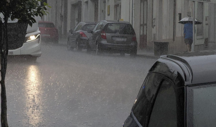 Las fuertes lluvias y el granizo dejan inundaciones en Lugo y provocan varias incidencias