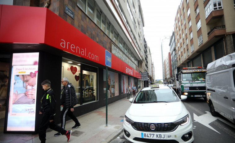 Los taxistas de A Coruña piden unificar criterios para evitar multas por las placas de servicio público