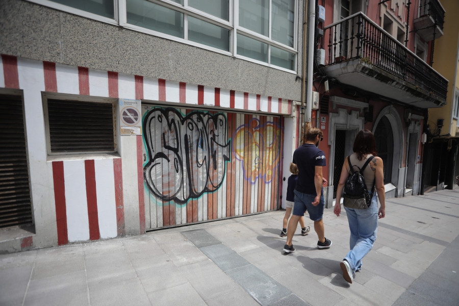 En A Coruña se tramita de media una denuncia cada tres días por pintadas