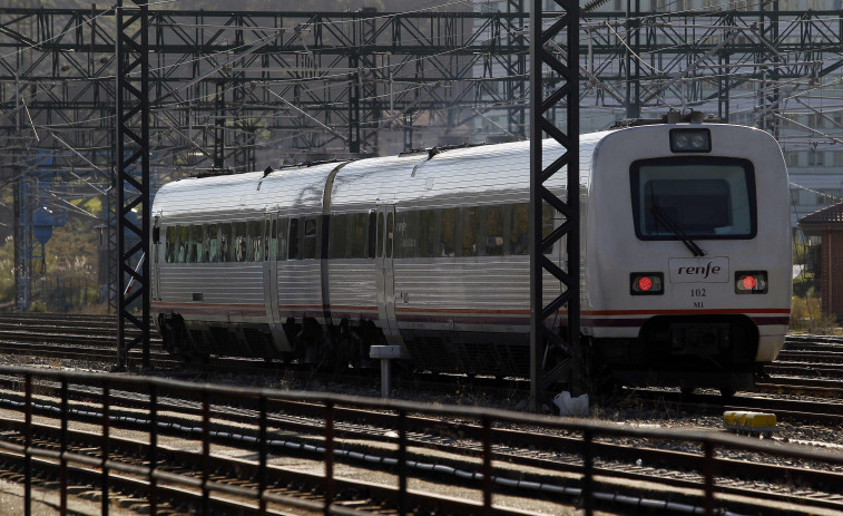 Renfe recoge opiniones de viajeros de media distancia y Avant en Galicia para identificar ideas de mejora