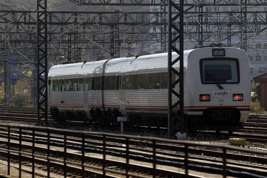 Renfe recoge opiniones de viajeros de media distancia y Avant en Galicia para identificar ideas de mejora