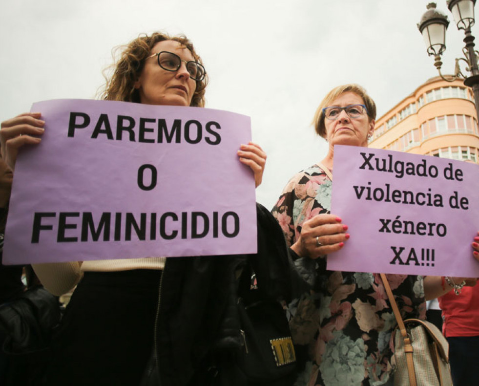 Concentración en repulsa por el crimen machista en Oia (Pontevedra) (2)