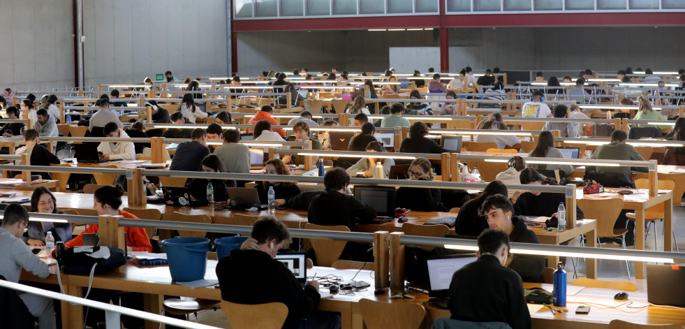 Los campus de Elviña y A Zapateira, escenario desde hoy de la EBAU en A Coruña
