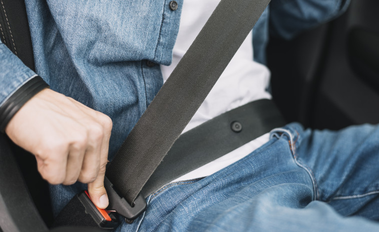 El cinturón de seguridad obligatorio en los automóviles cumple medio siglo