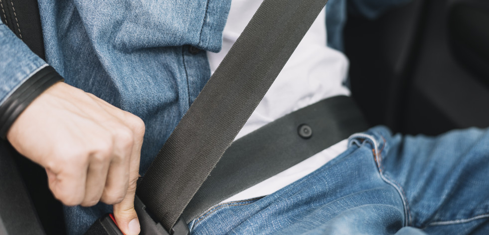 El cinturón de seguridad obligatorio en los automóviles cumple medio siglo