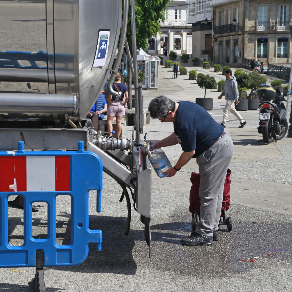 Reparto de agua en Betanzos @Quintana
