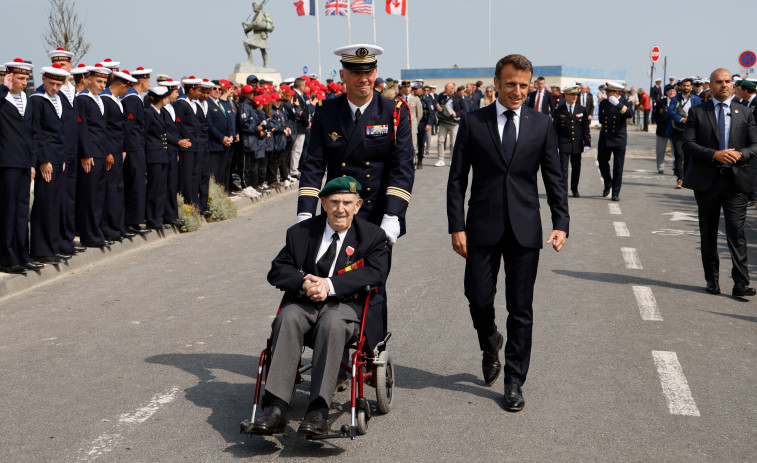 Macron recuerda a la unidad francesa que participó en el Desembarco de Normancía