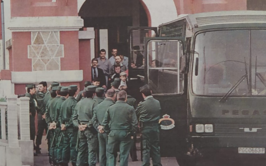 Hace 25 años: Los coruñeses se quejan de lo mal que huele y los presos dejan la cárcel de la ciudad