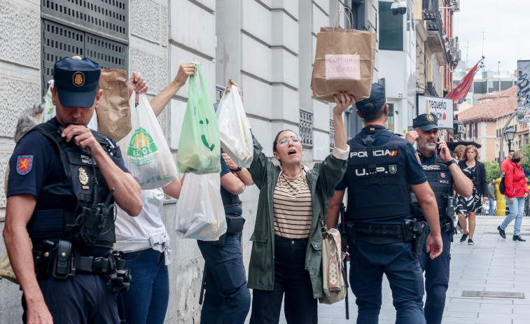 Justicia impide hacer llegar comida a los sindicalistas encerrados en el Ministerio