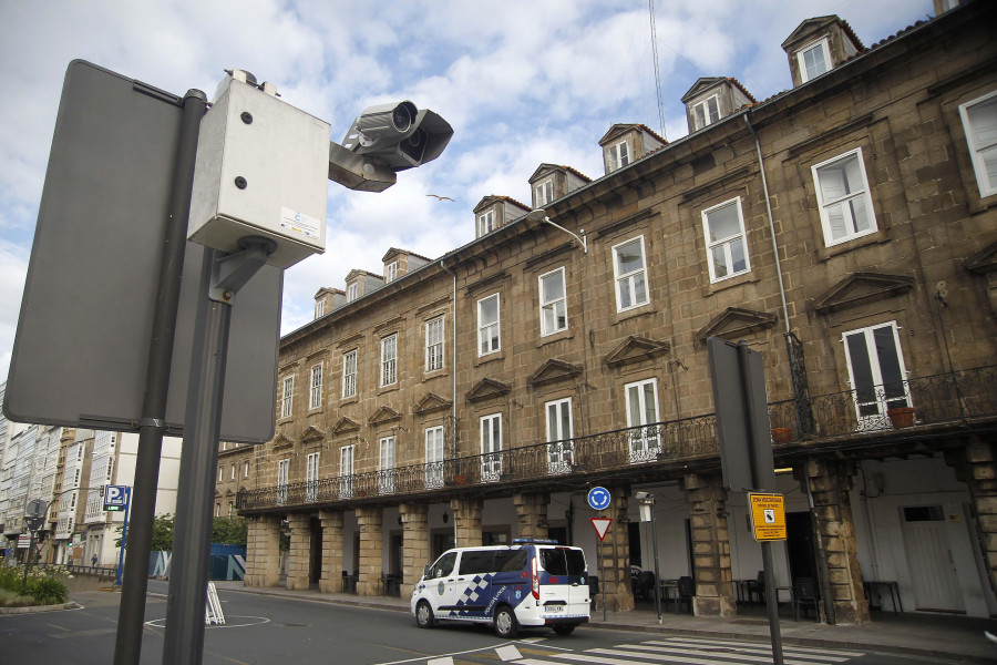 Las multas de tráfico en A Coruña crecen un 19% y  ya se imponen 145 diarias