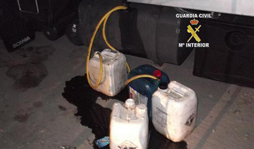 Detenidos por robar más de 4.000 litros de gasóleo de una granja de Frades